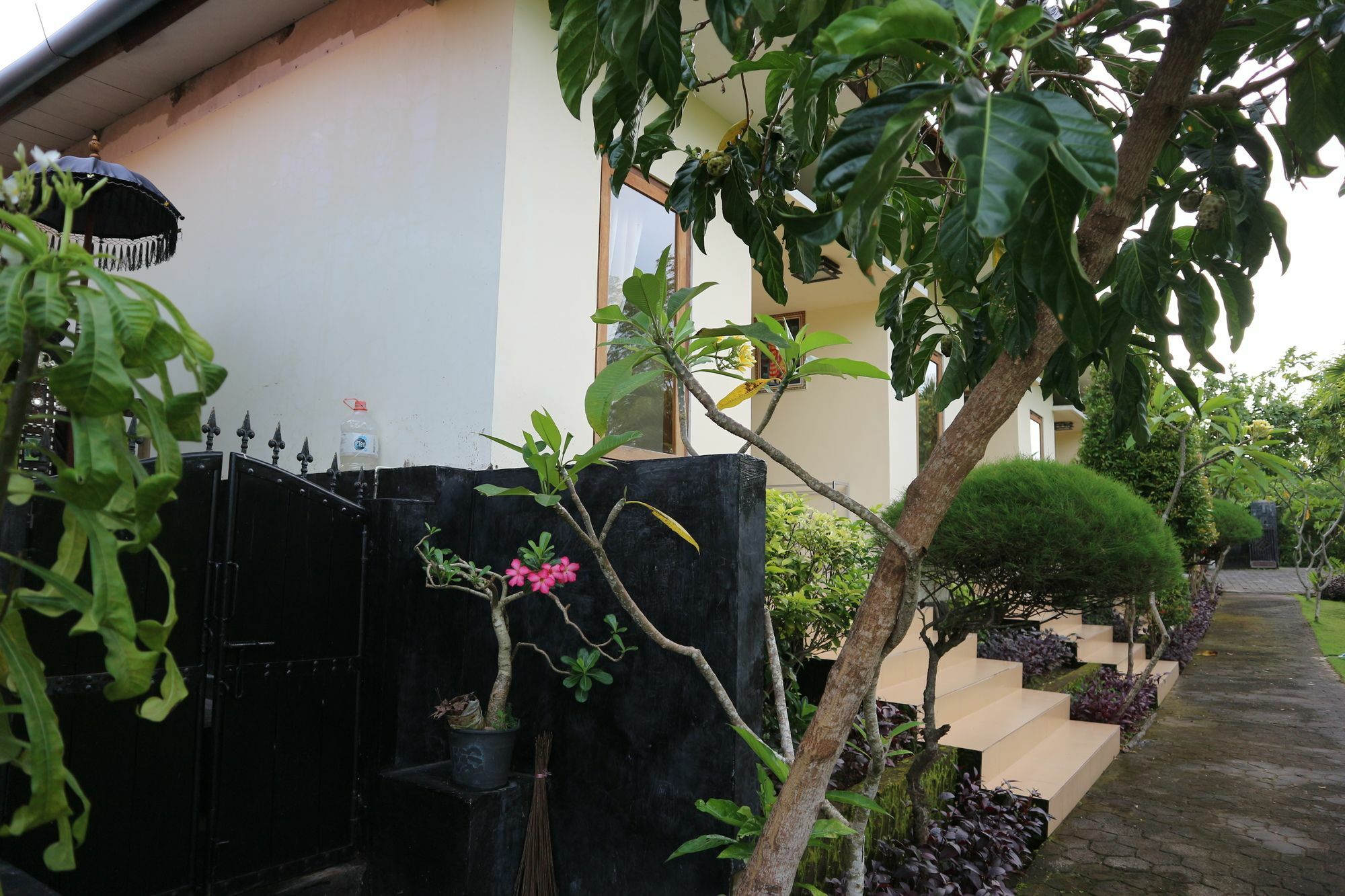 Bhujangga'S Village Near Pantai Uluwatu Redpartner Экстерьер фото